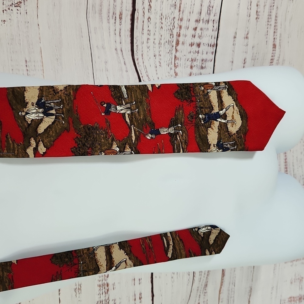 Club Classics men's silk tie with golfers on the tie